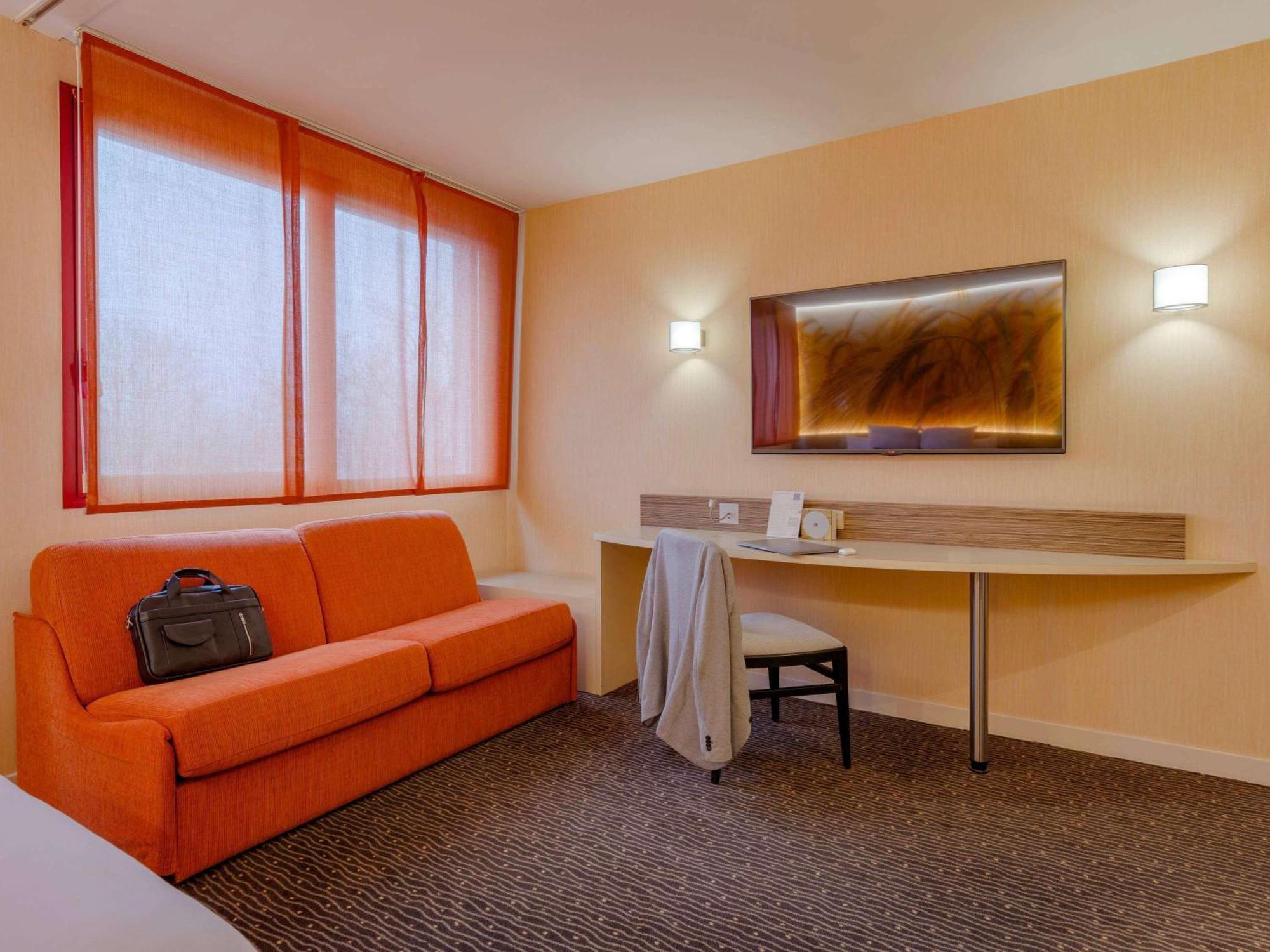 Mercure Lyon Est Villefontaine Exteriör bild