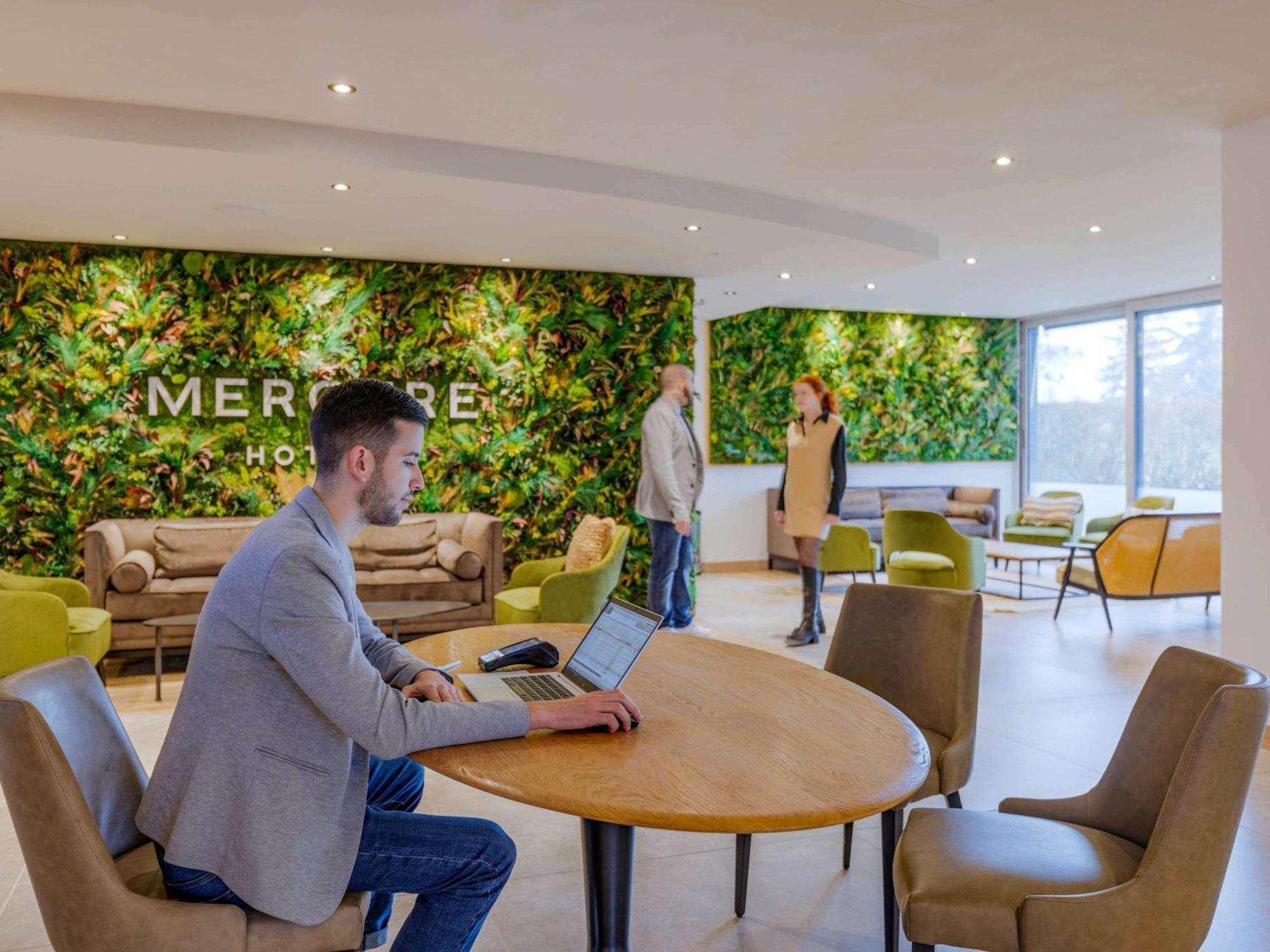 Mercure Lyon Est Villefontaine Exteriör bild
