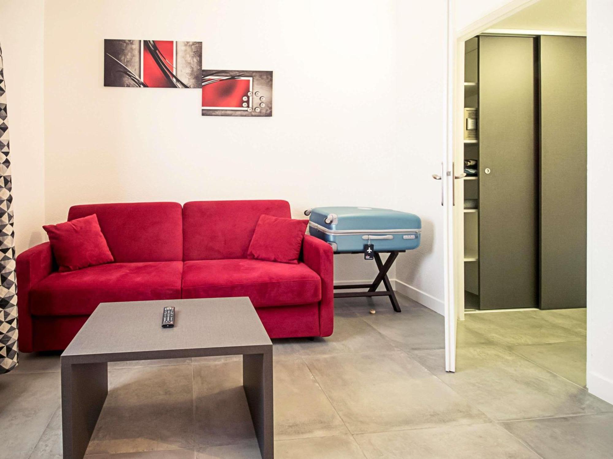 Mercure Lyon Est Villefontaine Exteriör bild